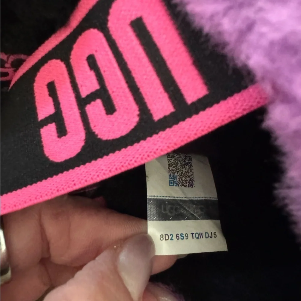 UGG Fluff Yeah Logo Slides size 7
